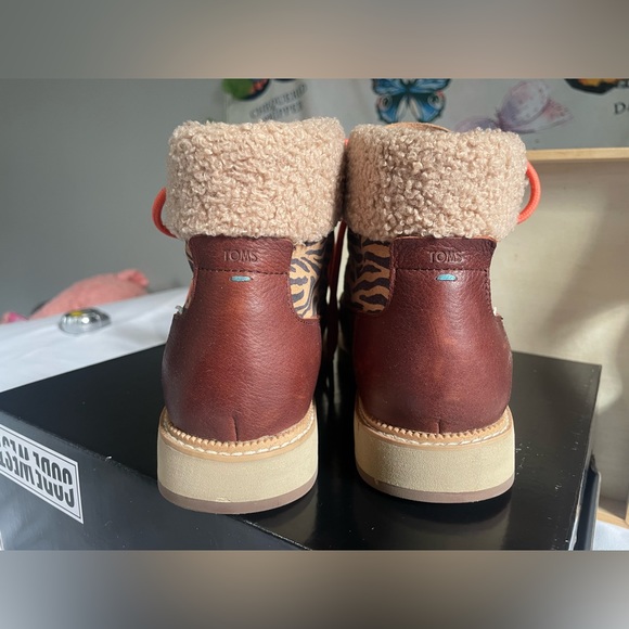 ‘TOMS’ Mesa Zebra Waterproof Lace-Up Boots | Size: 9 US Women’s - Picture 5 of 13